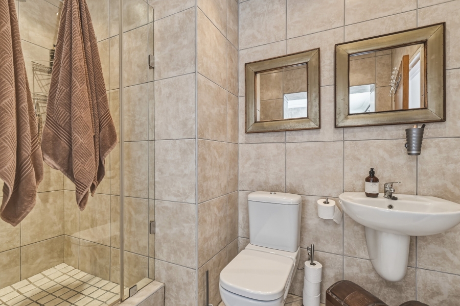 5 Bedroom Property for Sale in Constantia Western Cape